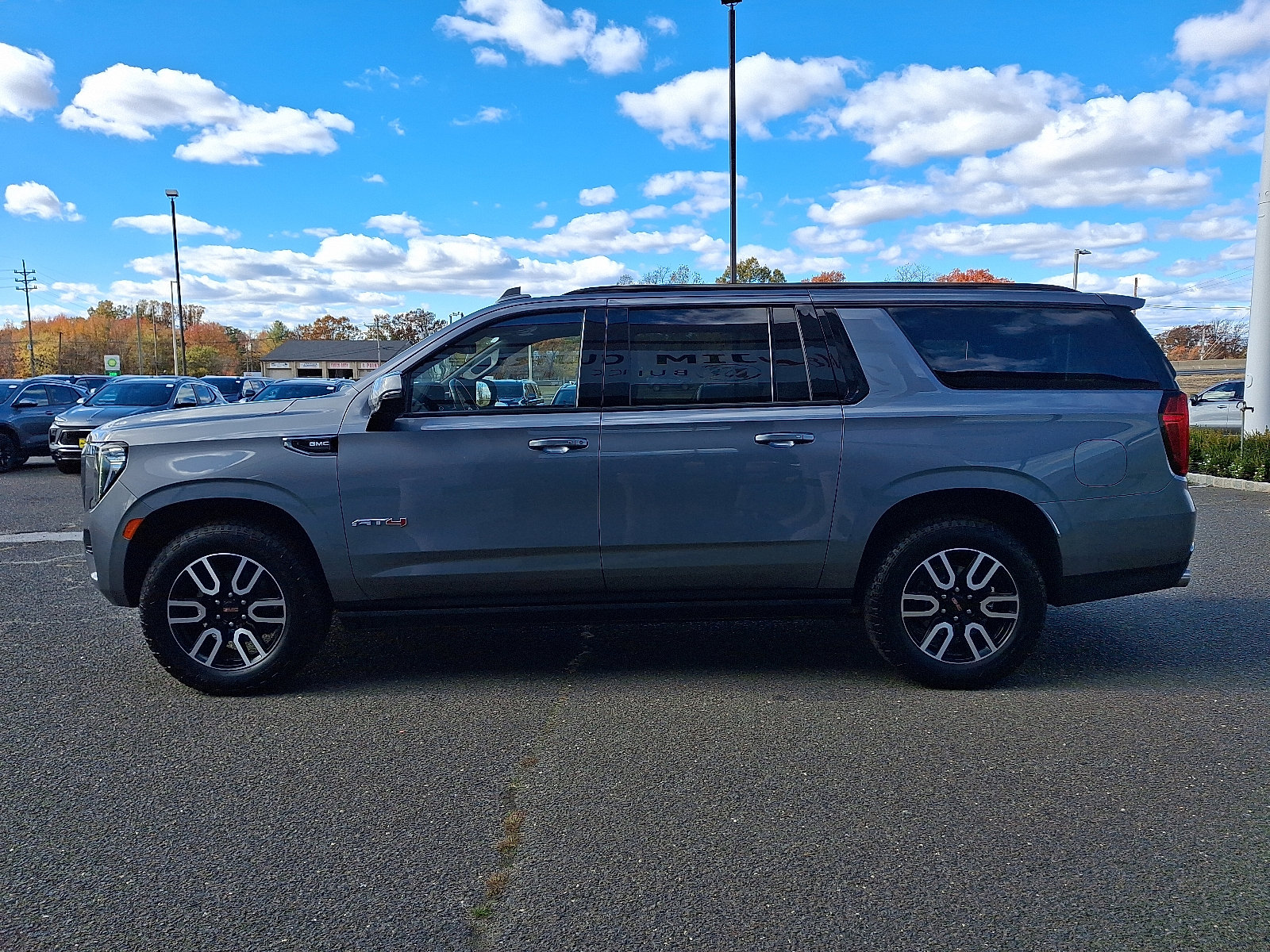 2022 Gmc Yukon XL AT4 photo 3