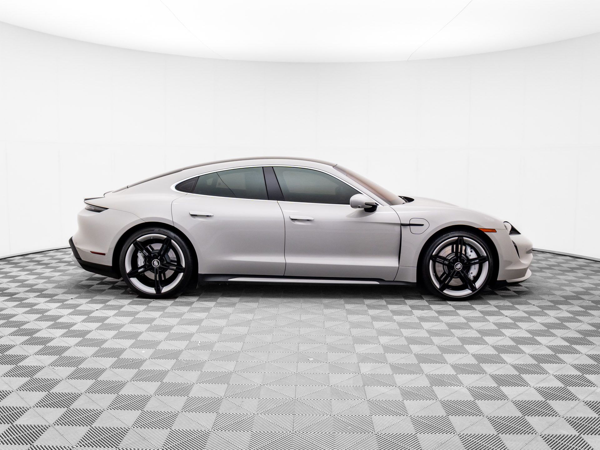 2021 Porsche Taycan Turbo photo 7