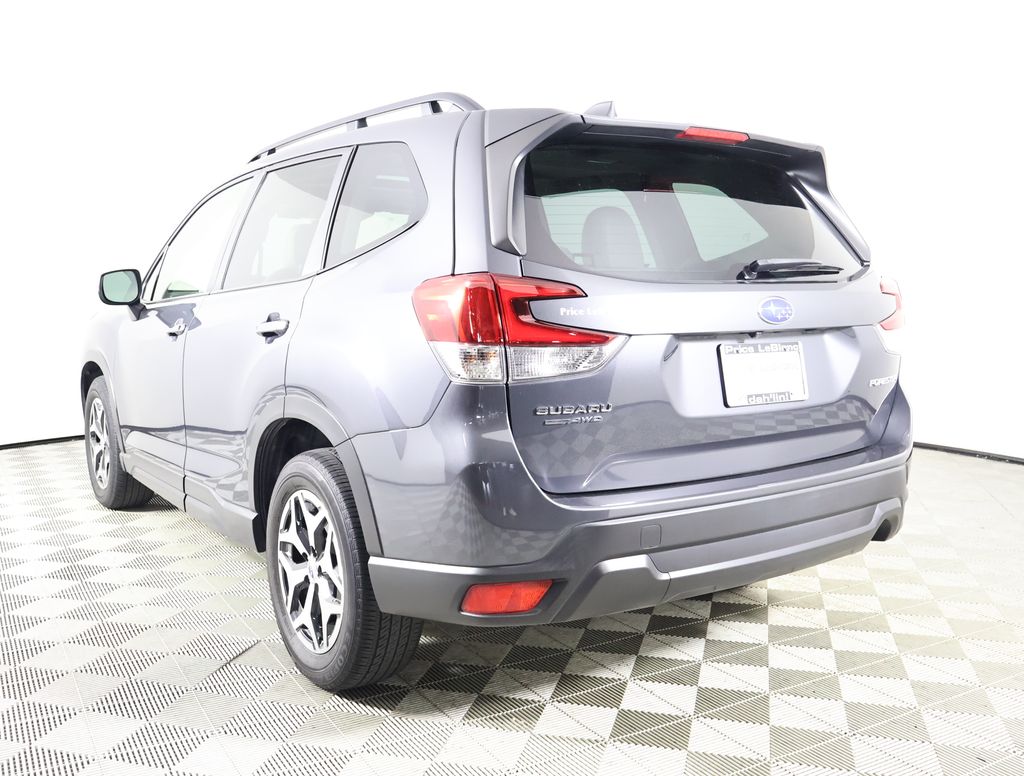 2023 Subaru Forester Premium photo 3
