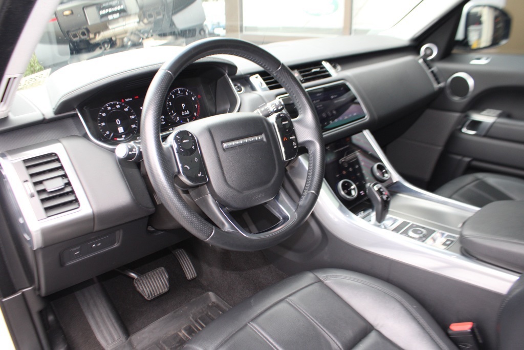 2020 Land Rover Range Rover Sport SE photo 4