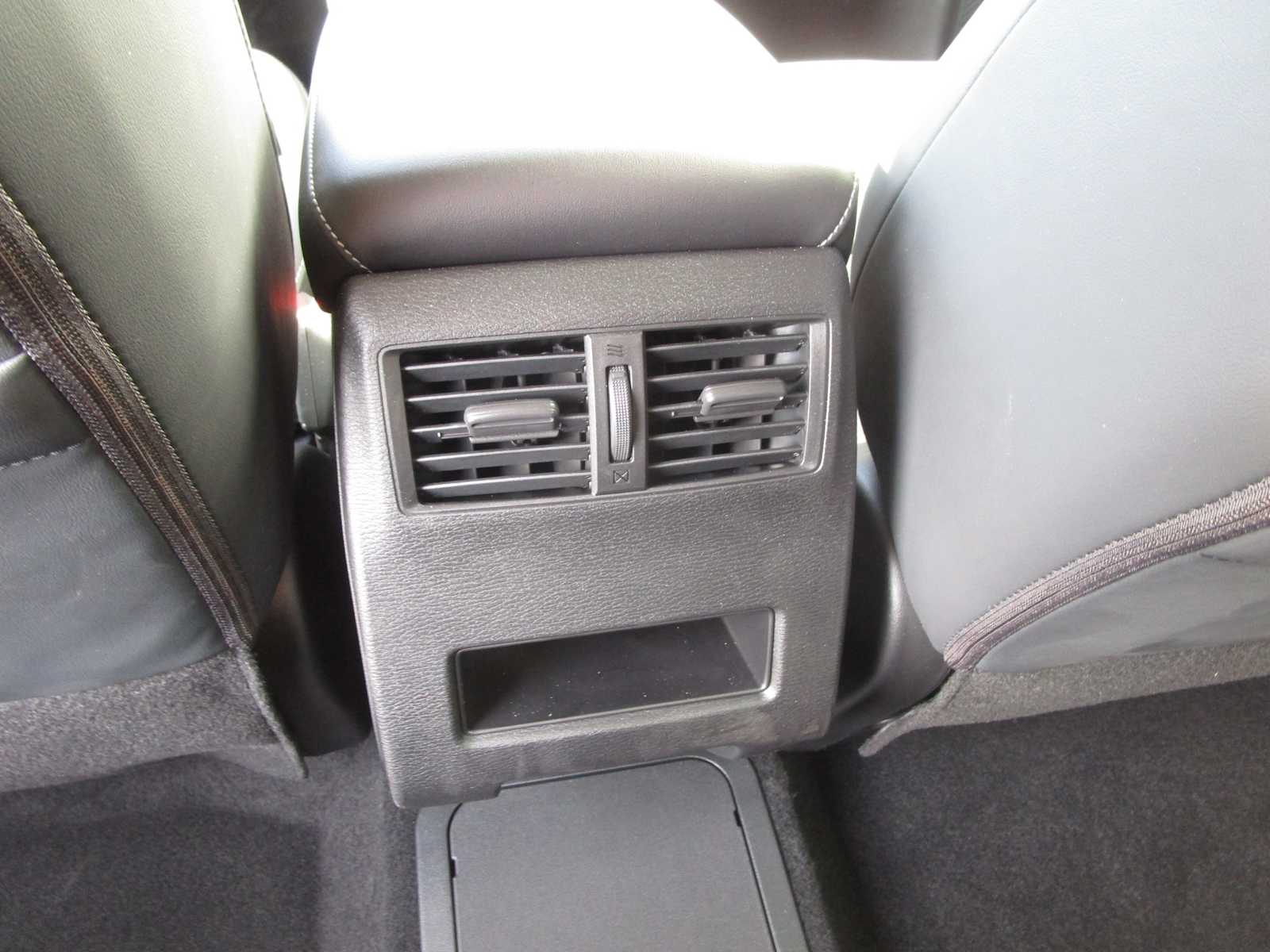 2023 Mitsubishi Outlander PHEV SE photo 8