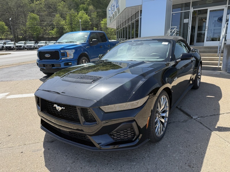 2025 Ford Mustang GT Premium Convertible photo 3