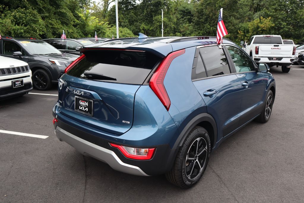 2024 Kia Niro EX photo 3