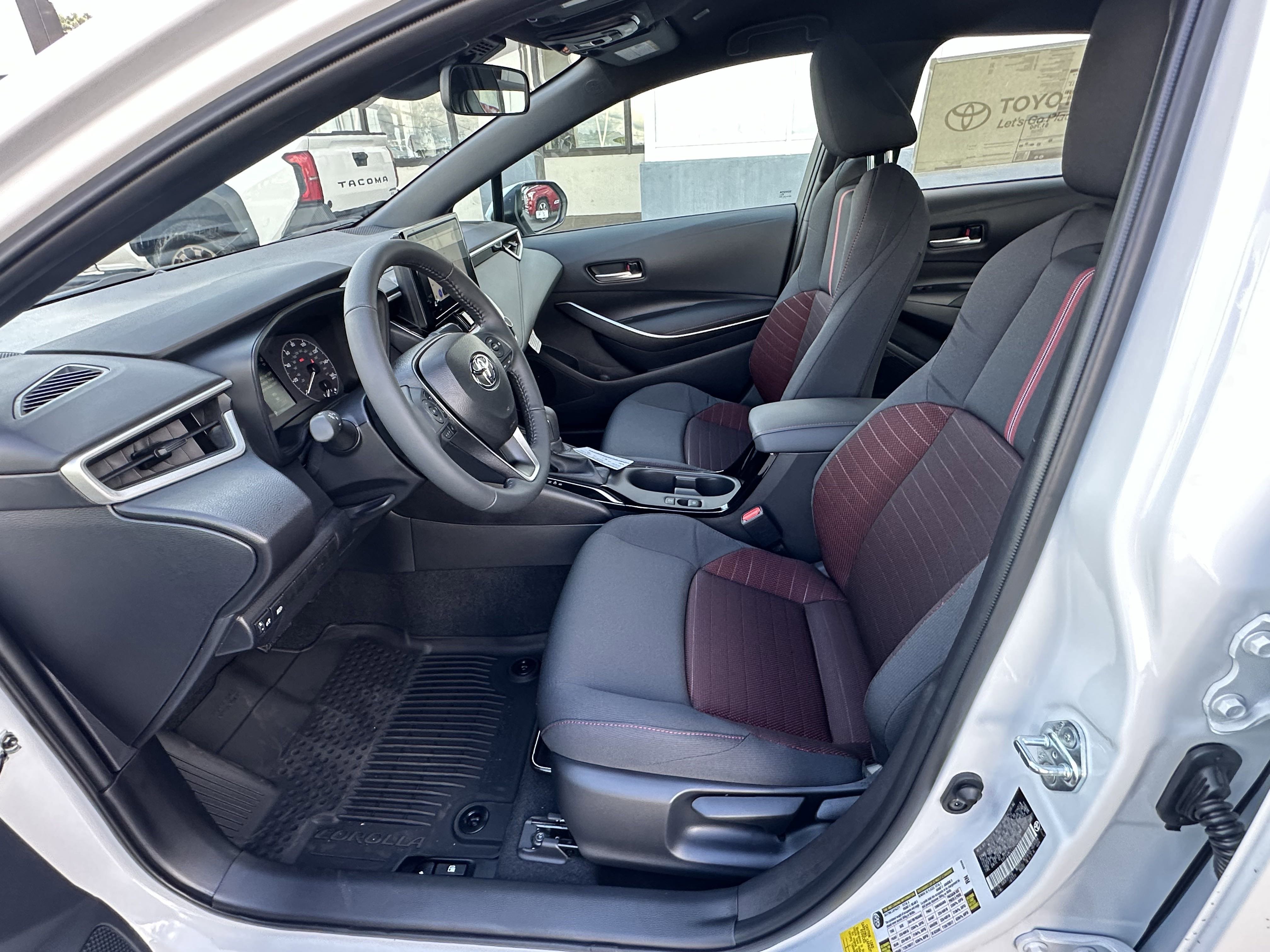 2025 Toyota Corolla SE photo 3