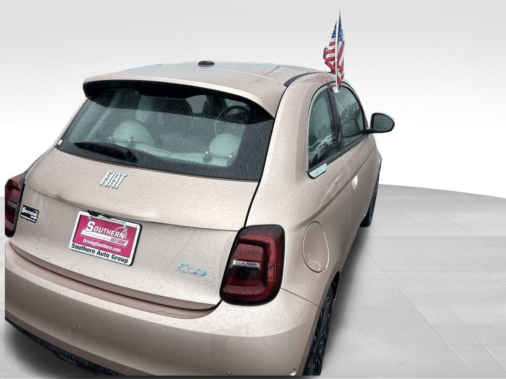 2024 Fiat 500e La Prima photo 5