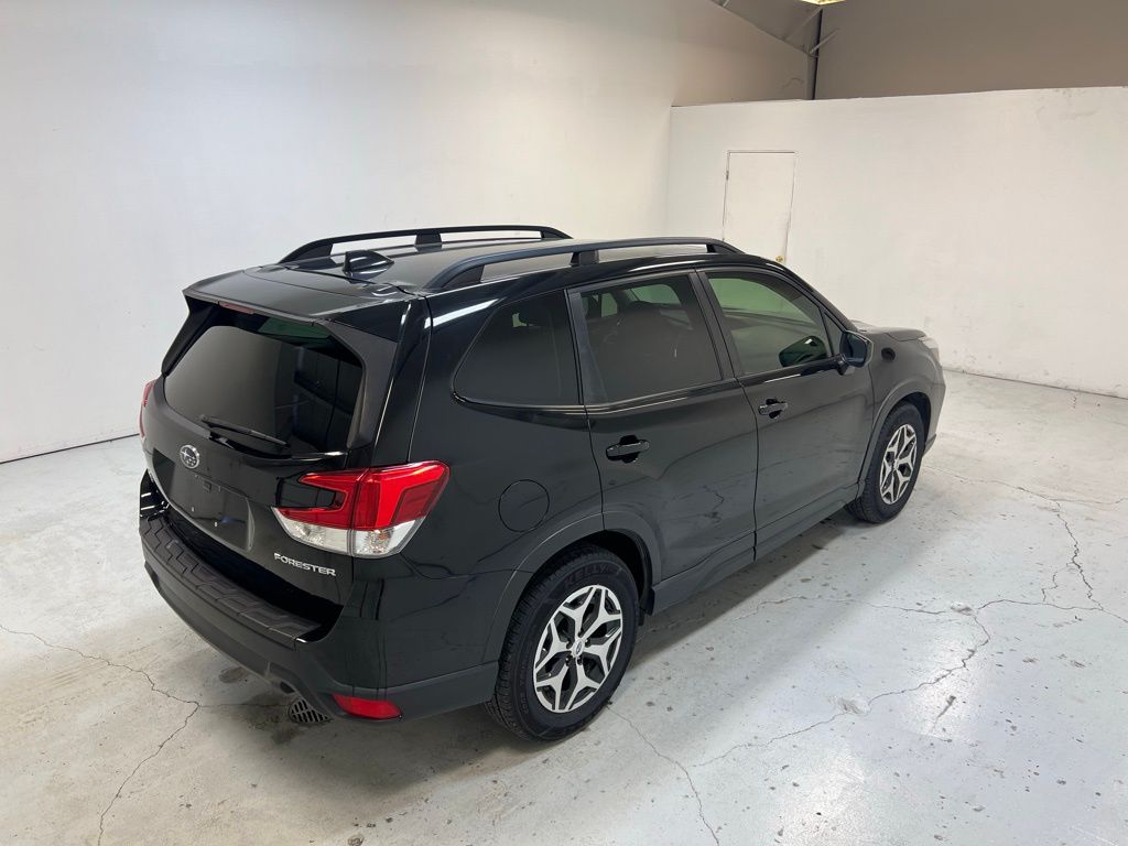 2020 Subaru Forester Premium photo 2