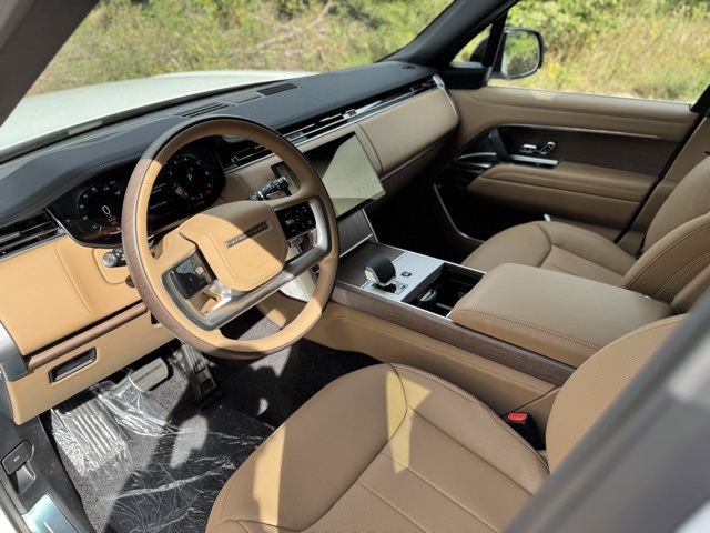 2025 Land Rover Range Rover SE photo 14