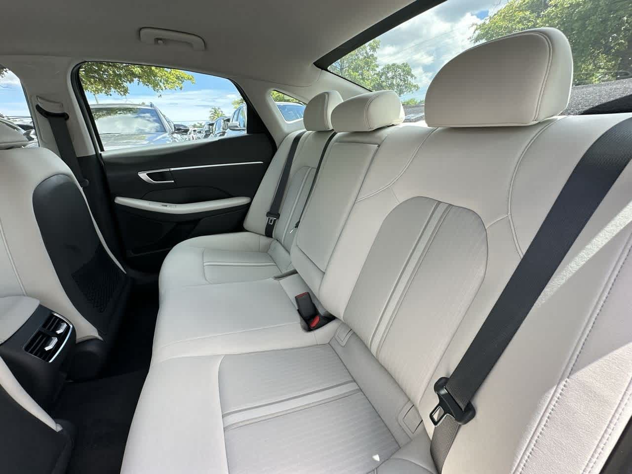 2025 Hyundai Sonata Hybrid SEL photo 18