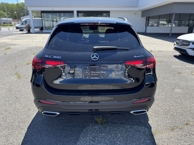 2025 Mercedes Benz GLC 300 4MATIC photo 4