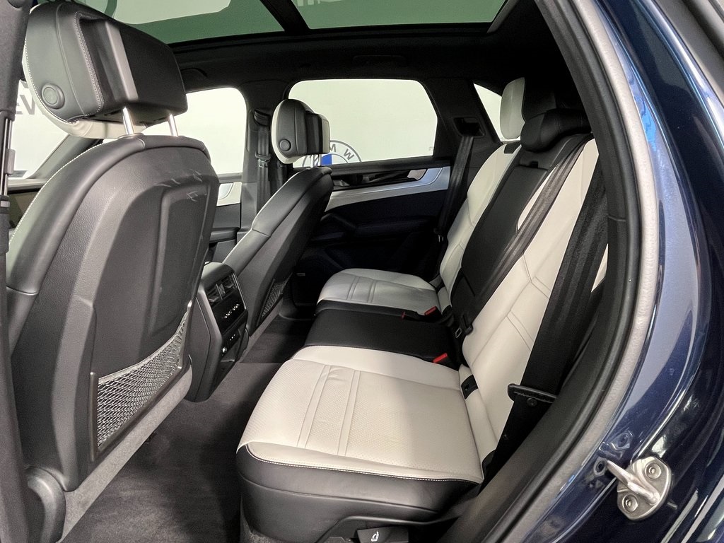 2024 Porsche Cayenne Base photo 16
