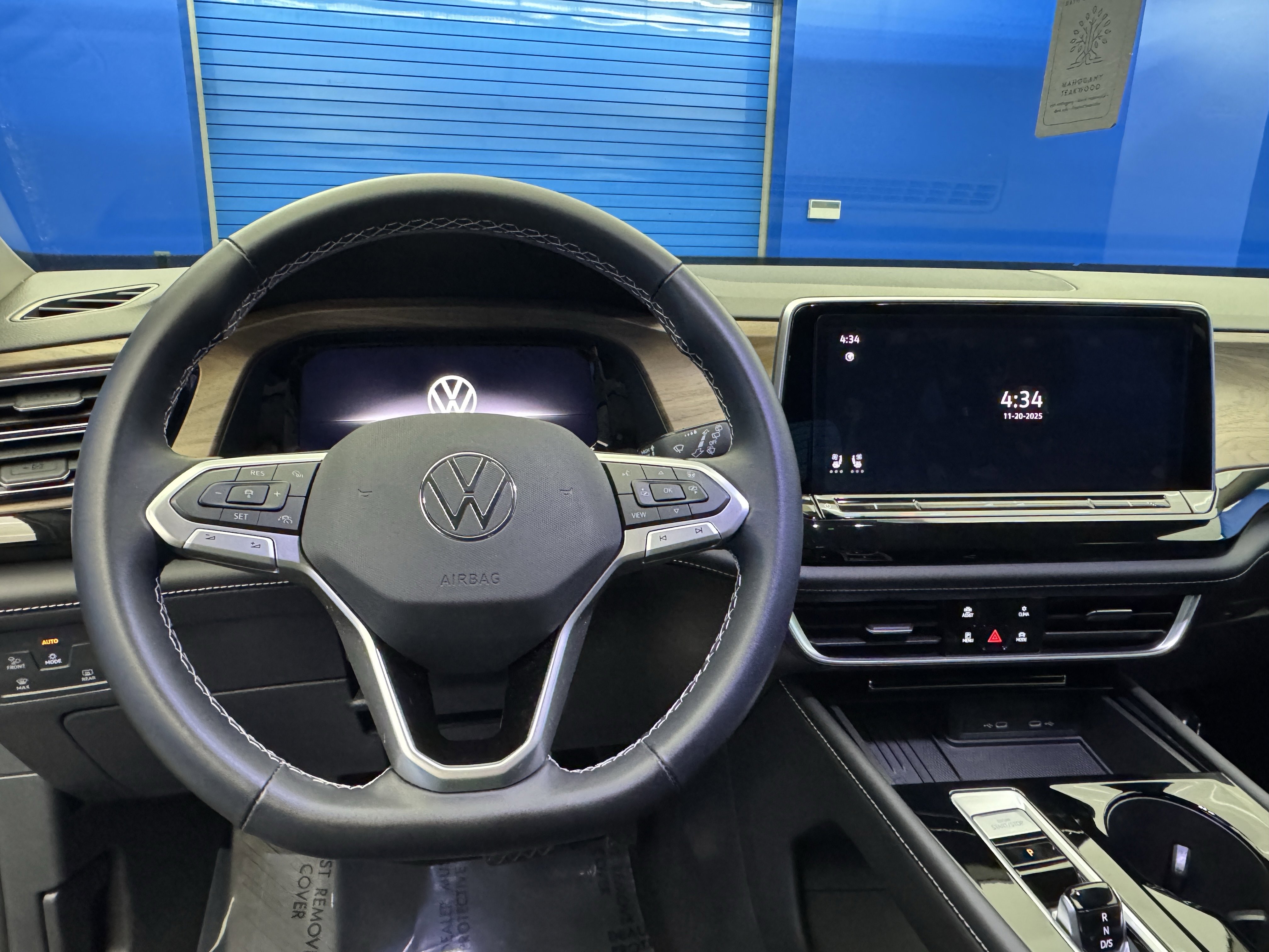 2025 Volkswagen Atlas SE Technology photo 2