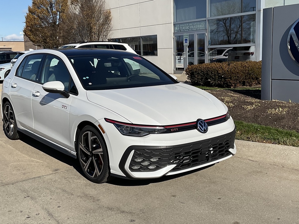 2026 Volkswagen Golf GTI SE's photo