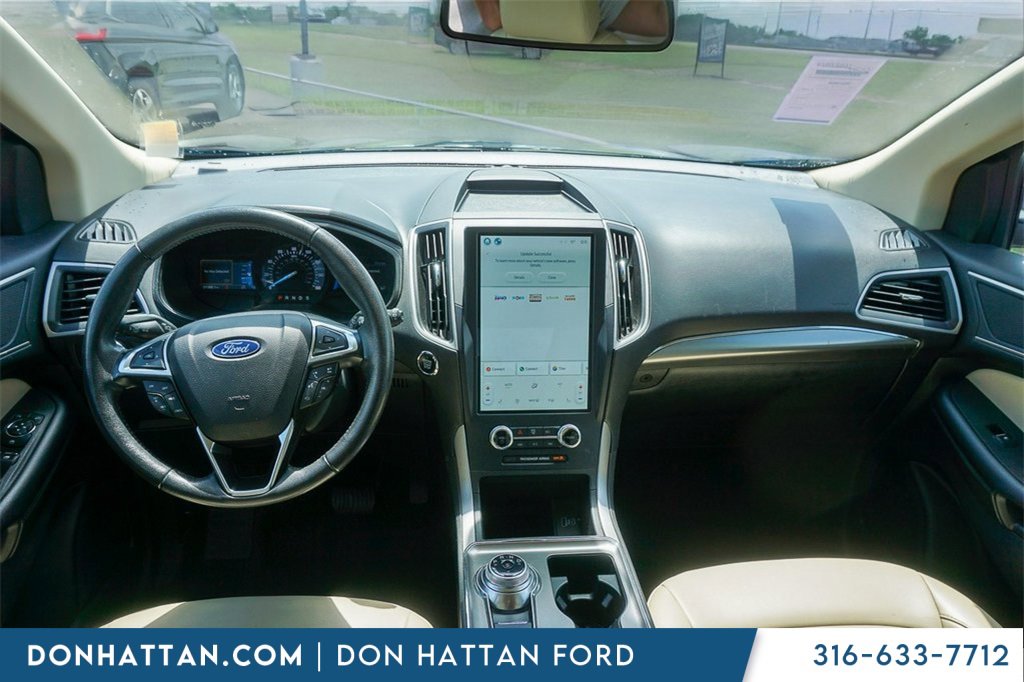 2022 Ford Edge SEL photo 3