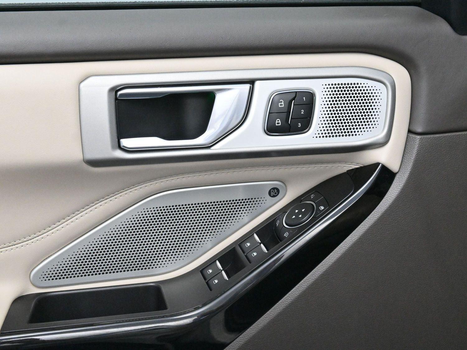2022 Ford Explorer Platinum photo 11
