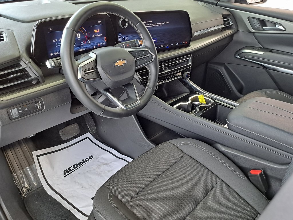 2025 Chevrolet Traverse photo 7