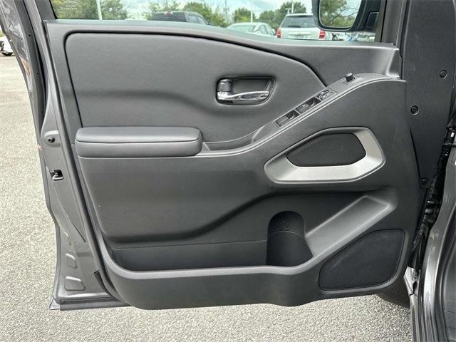 2025 Nissan Frontier SV photo 14