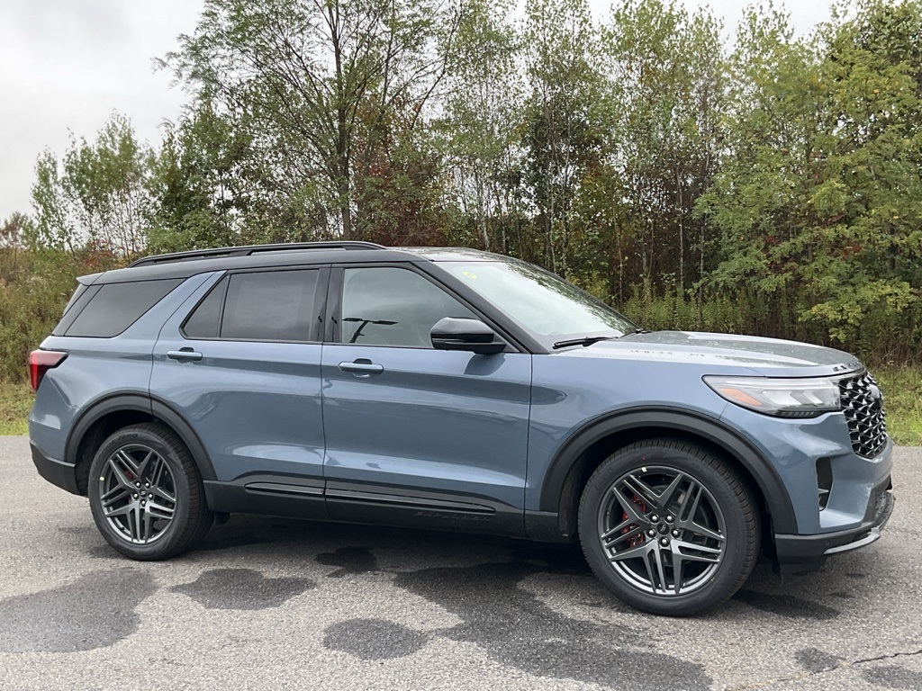 2025 Ford Explorer ST's photo