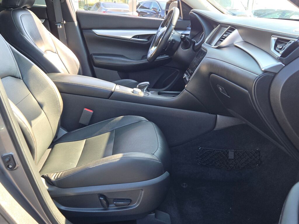 2019 Infiniti QX50 Essential photo 5