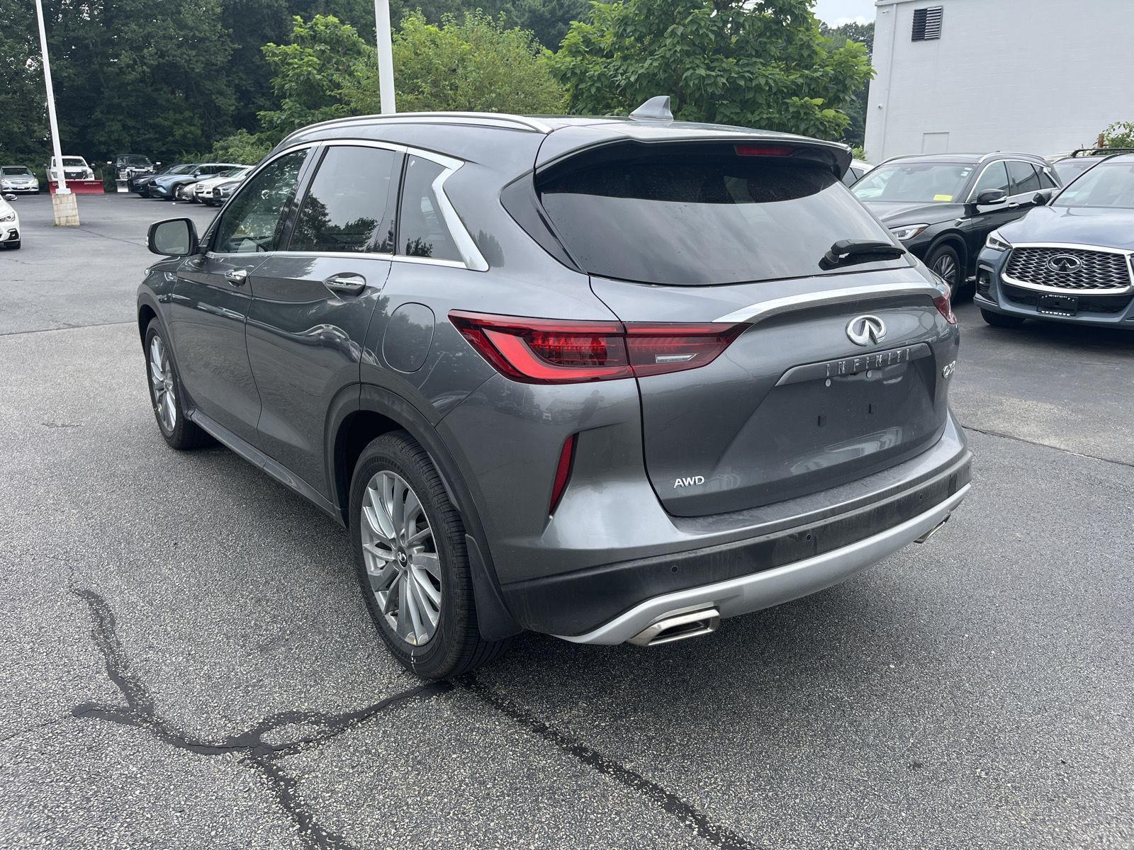 2025 Infiniti QX50 Luxe AWD photo 3