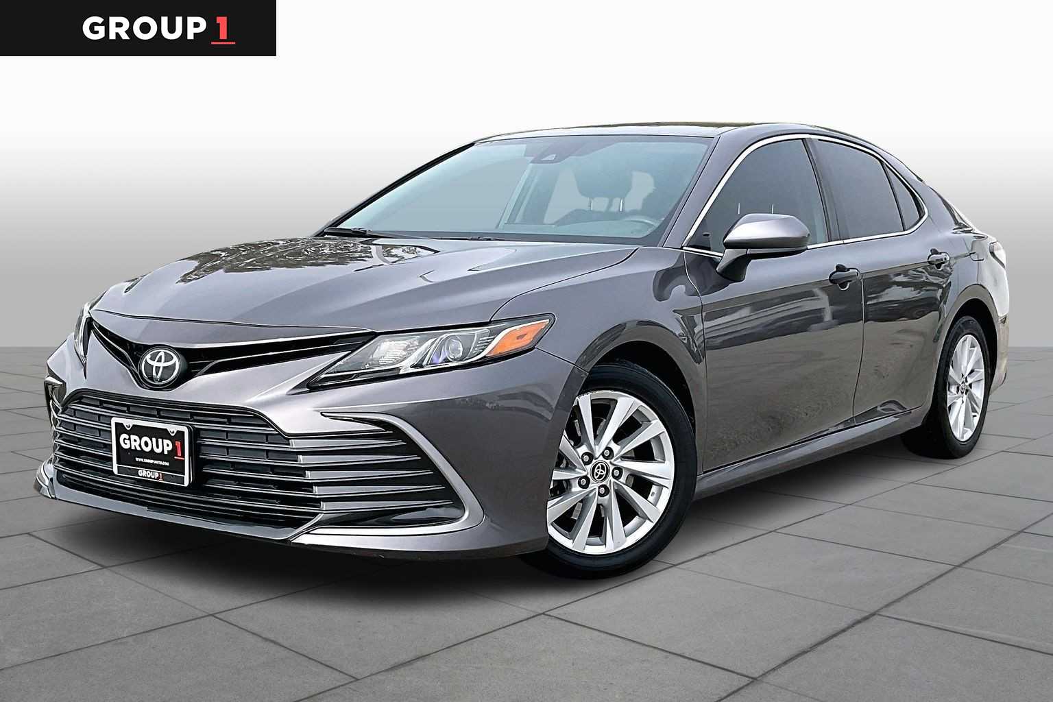 2021 Toyota Camry LE's photo