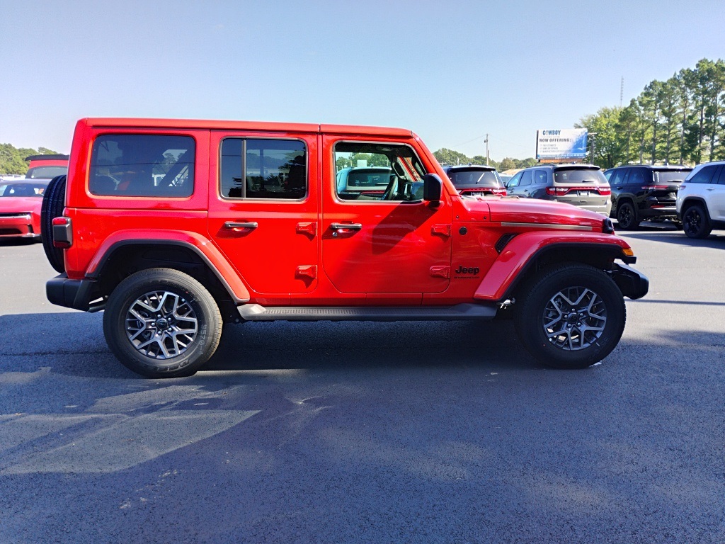 2025 Jeep Wrangler Sahara photo 4