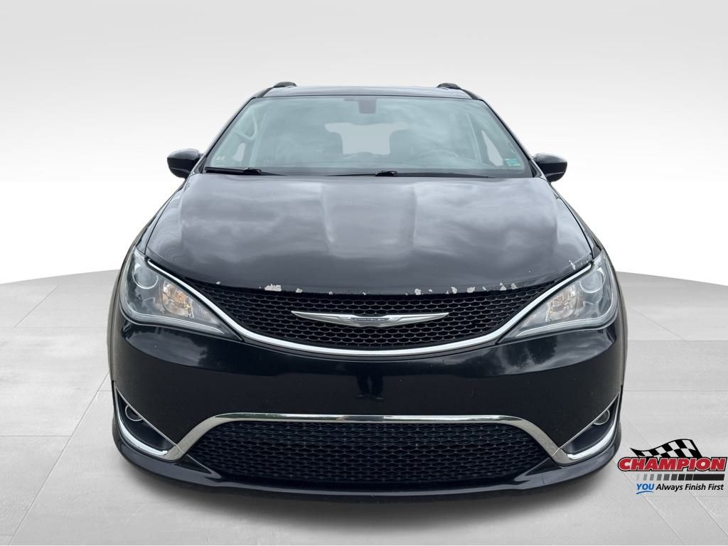 2017 Chrysler Pacifica Touring L photo 8