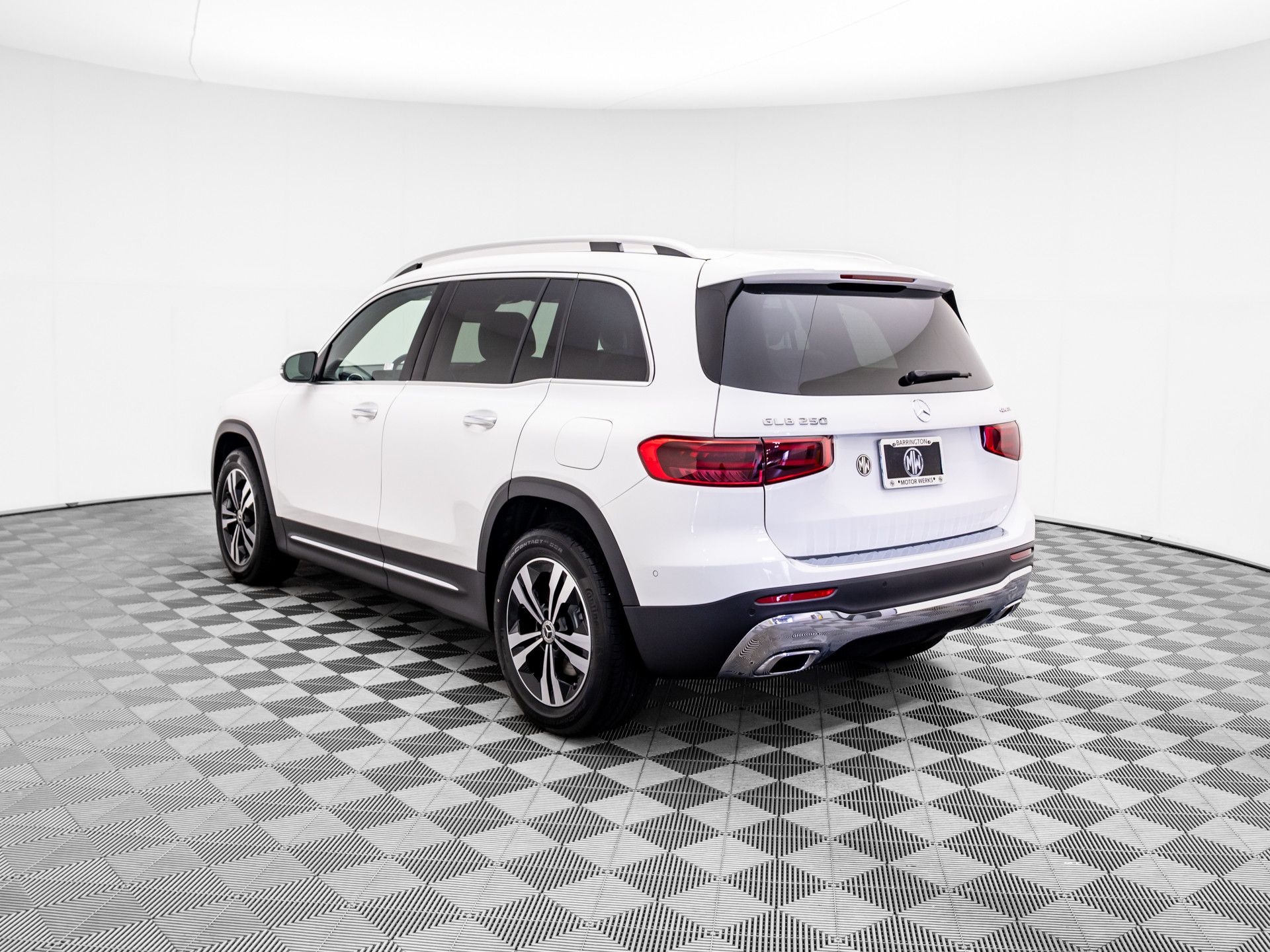 2025 Mercedes Benz GLB 250 4MATIC photo 3