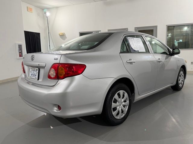 2010 Toyota Corolla LE photo 3