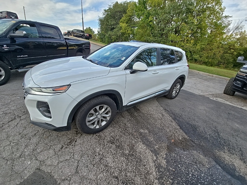 2019 Hyundai Santa Fe SE photo 2