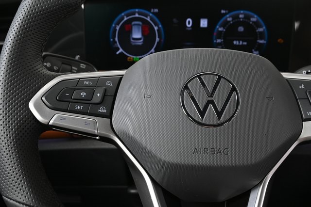 2025 Volkswagen Tiguan SEL R-Line Black photo 9