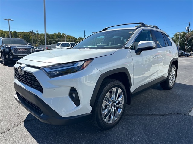 2025 Toyota RAV4 XLE Premium photo 4