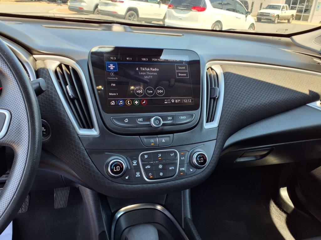 2023 Chevrolet Malibu 1LT photo 3