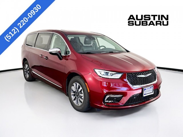 2023 Chrysler Pacifica Hybrid Limited's photo