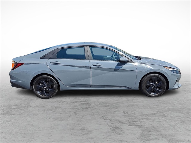 2023 Hyundai Elantra SEL photo 12