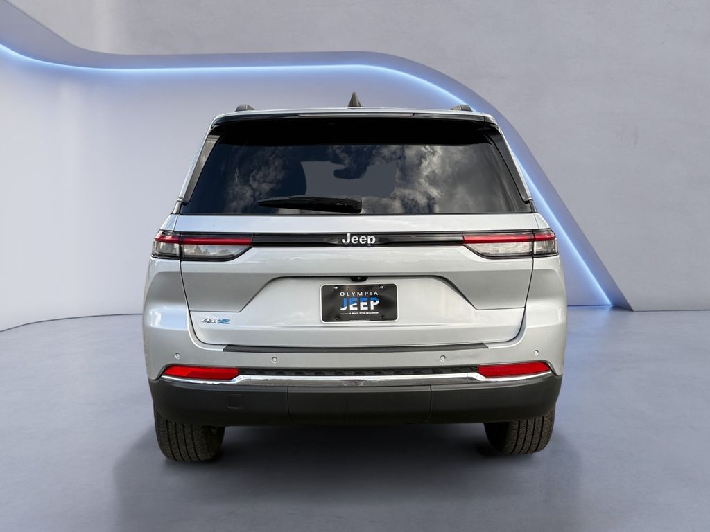 2023 Jeep Cherokee Base photo 4