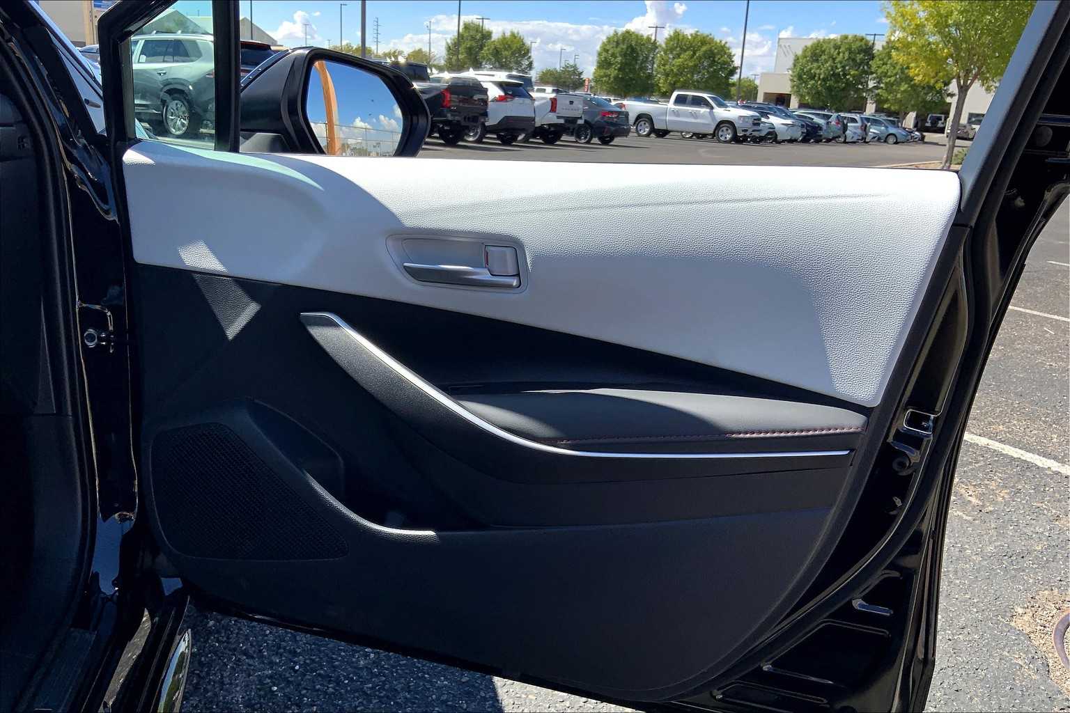 2025 Toyota Corolla SE photo 21