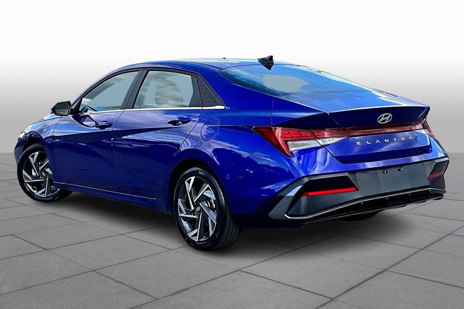 2024 Hyundai Elantra SEL Convenience photo 10