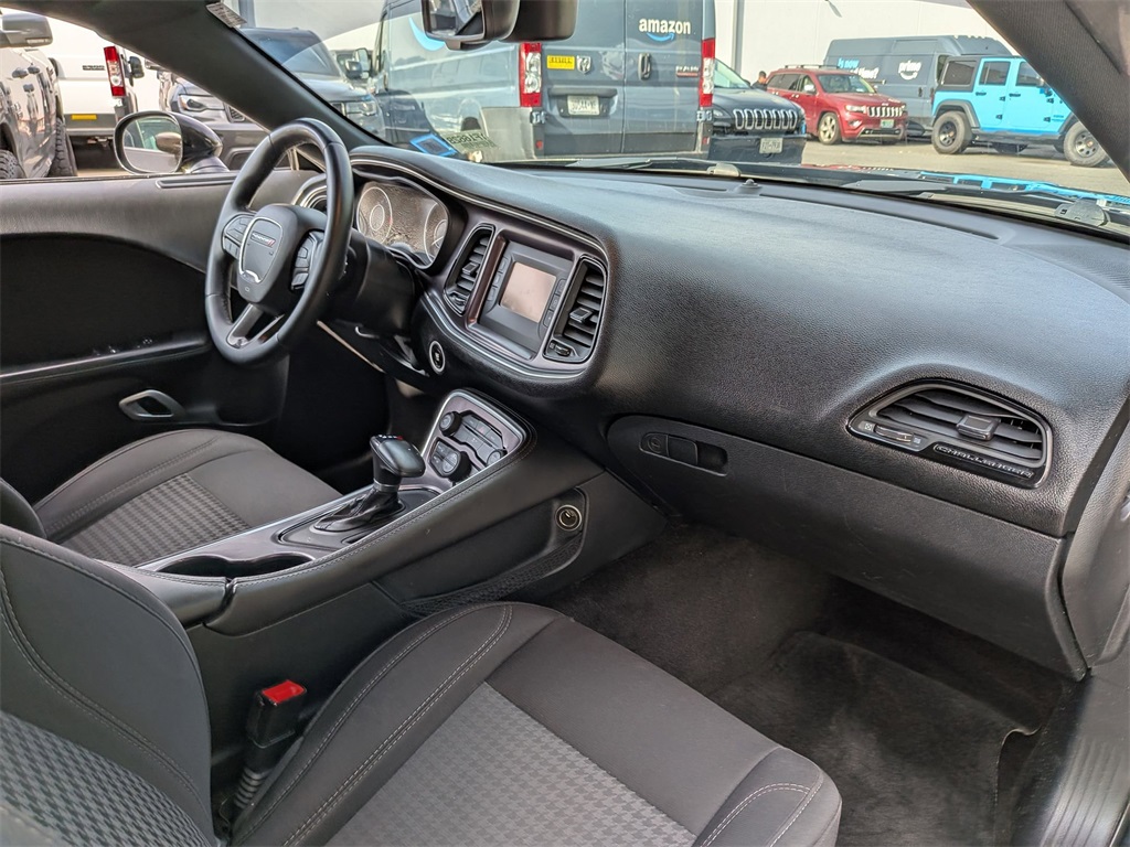 2015 Dodge Challenger R/T photo 18