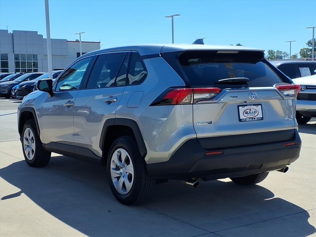 2024 Toyota RAV4 LE photo 3
