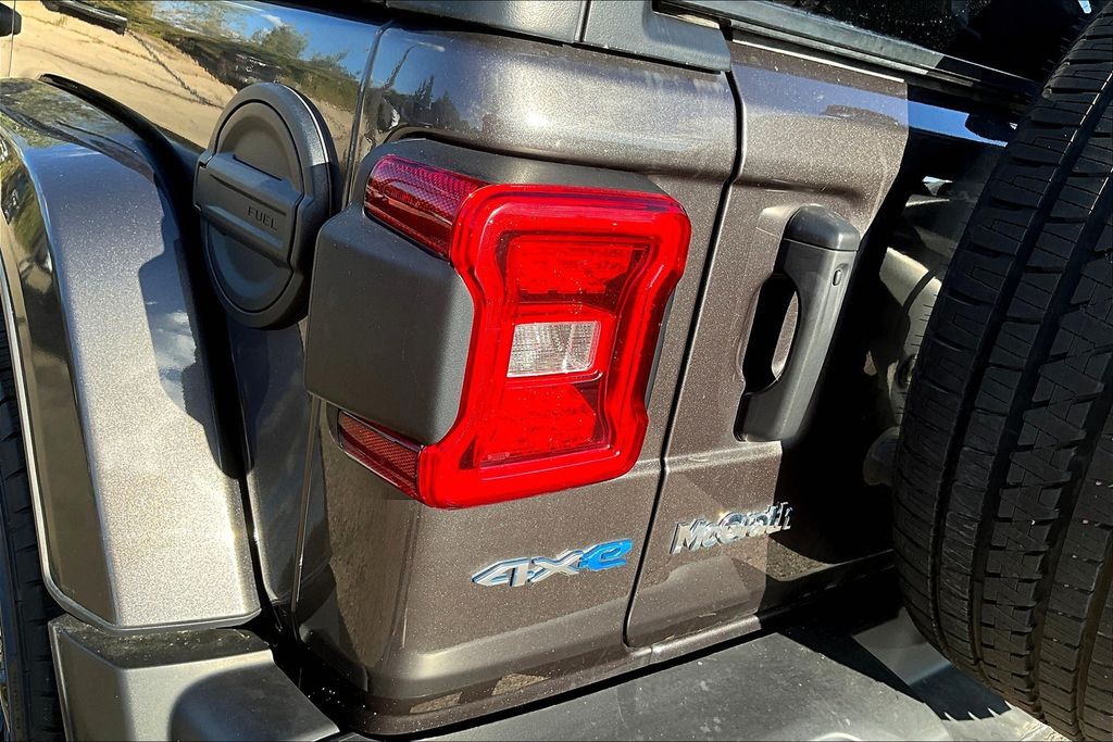 2021 Jeep Wrangler Unlimited Sahara 4xe photo 18