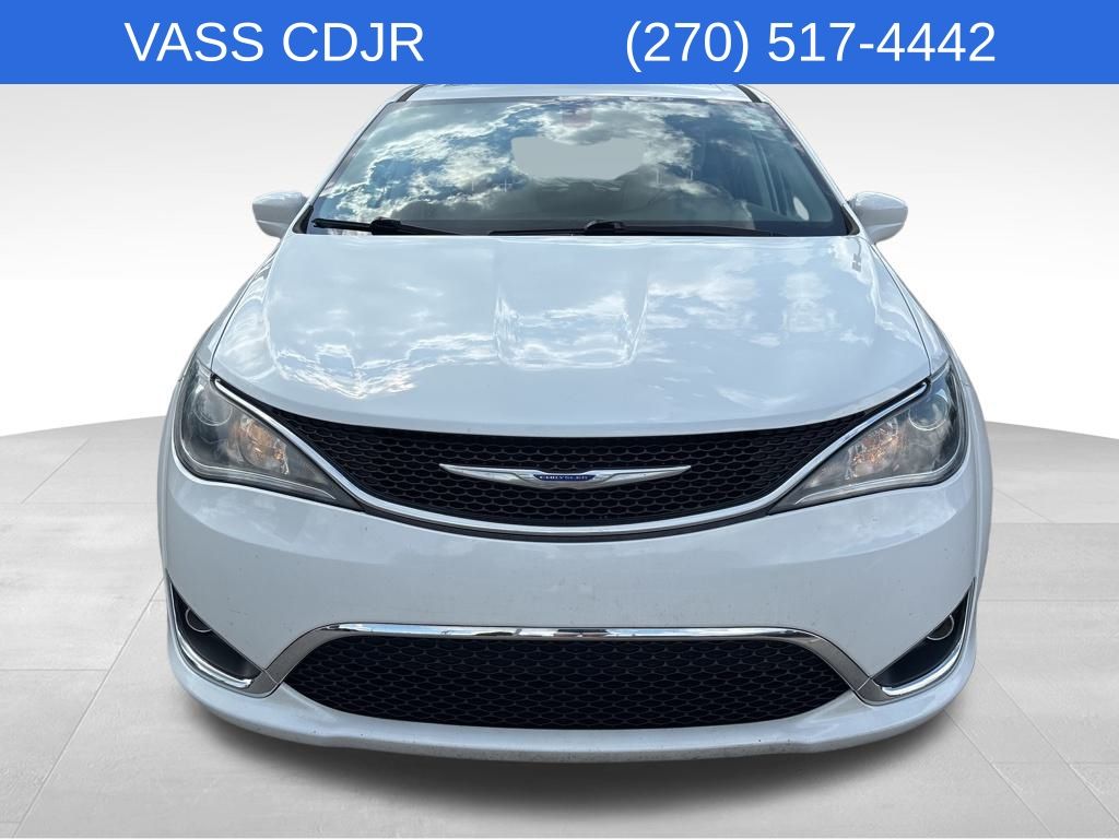 2019 Chrysler Pacifica Touring L photo 2