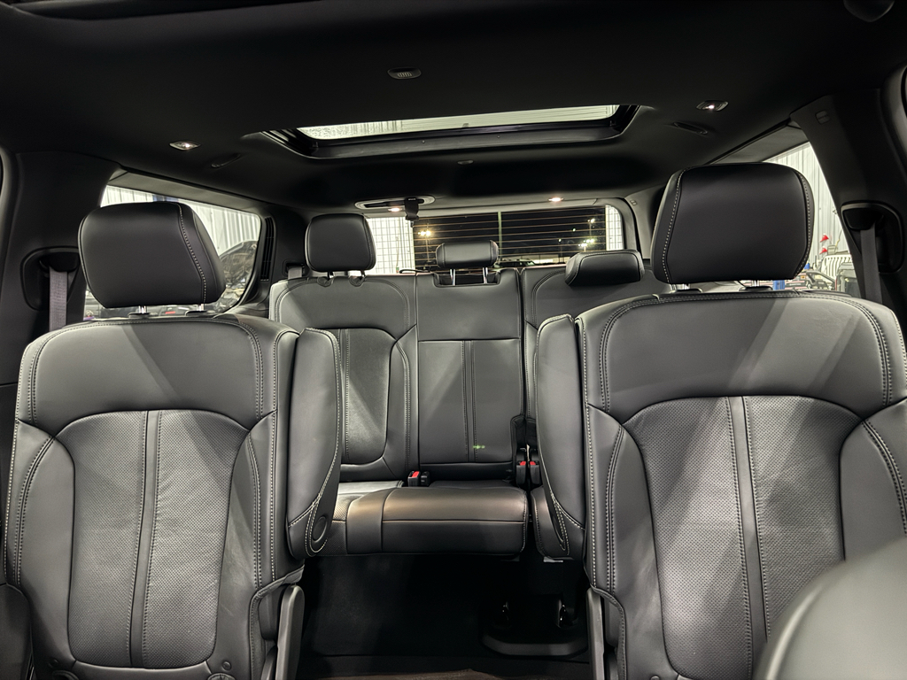 2025 Jeep Wagoneer Series II Carbide photo 38