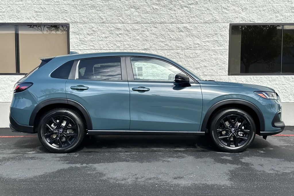 2025 Honda HR-V Sport photo 3
