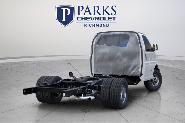 2025 Chevrolet Express Cutaway 3500 photo 4