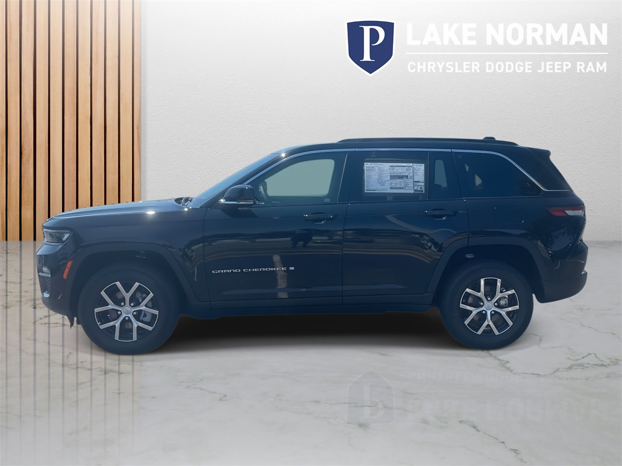2025 Jeep Grand Cherokee Limited photo 2
