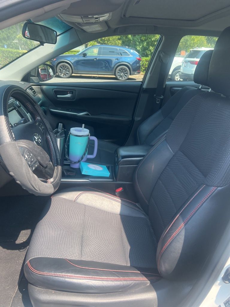 2017 Toyota Camry SE photo 8