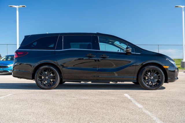 2026 Honda Odyssey photo 8