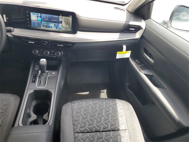 2025 Nissan Kicks SV photo 14