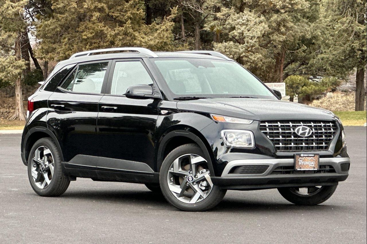 New 2025 Hyundai VENUE SEL 4D Sport Utility in Bend #H4021 Team