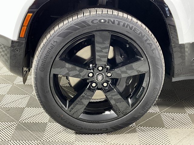 2025 Land Rover Defender 130 X-Dynamic SE photo 6